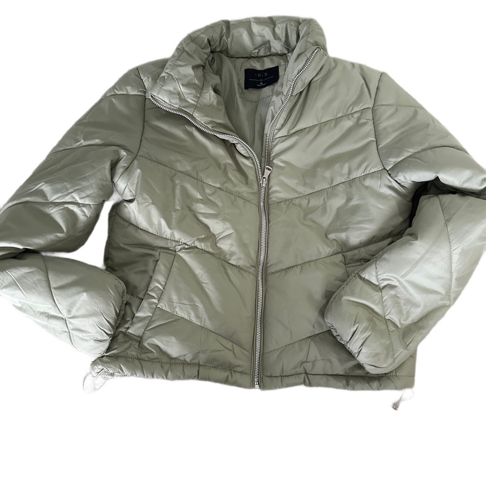 Perfect Condition, Boutique purchased
Iris cropped puffer coat
